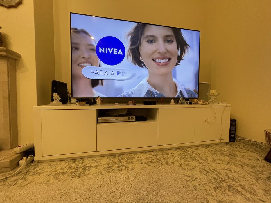 Movel de televisão branco