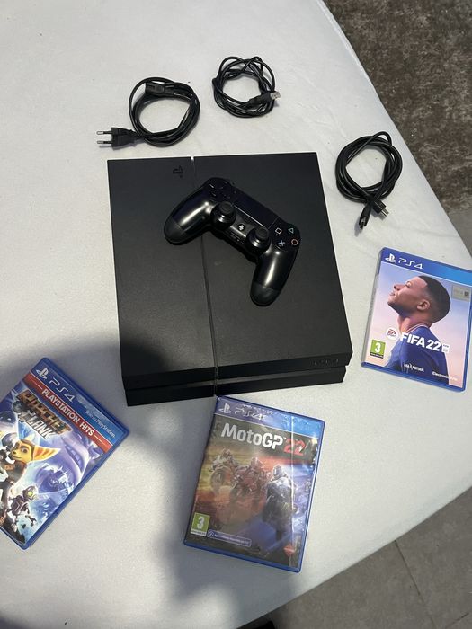 Ps4 com comando originar e 3 jogos