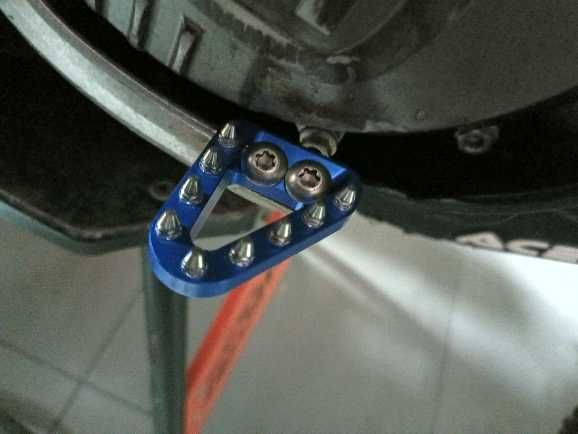 Педаль на тормоз мото накладка на тормоз гальмівна накладка