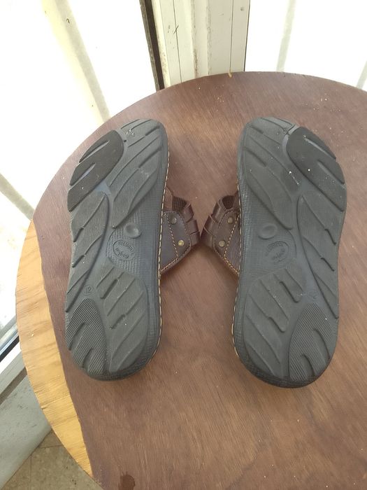 Chinelos em Cabedal tamanho 42