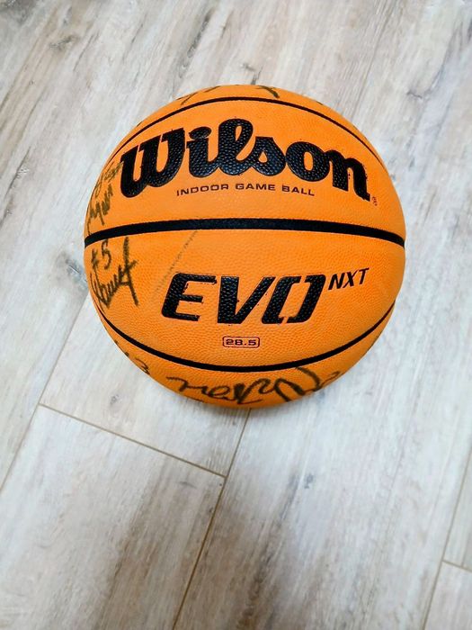 Продаю баскетбольний м'яч Wilson EVO NXT (розмір 6)