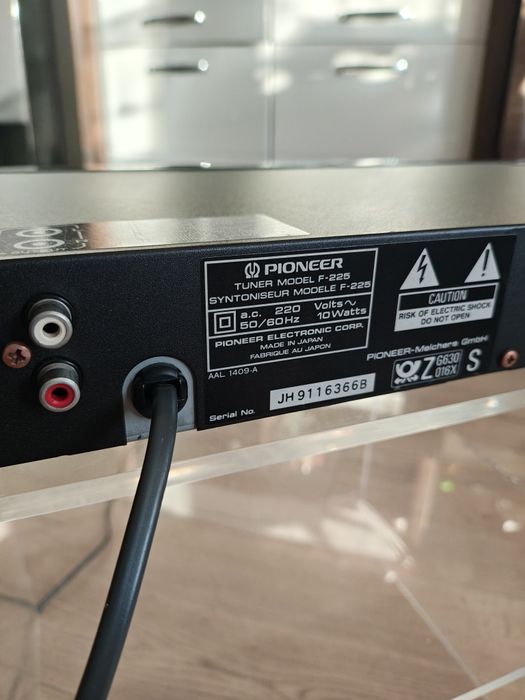 Tuner radiowy Pioneer F-225 made in Japan TOP