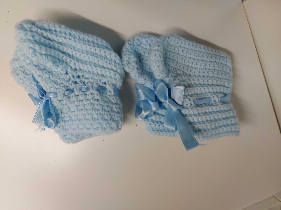 Sapatinhos artesanais em croché bebé