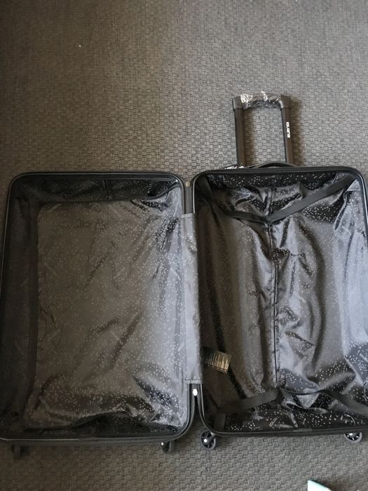 Śliczna nowa walizeczka elegancka iguana