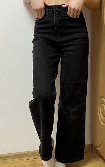 Чорні джинси, стильні