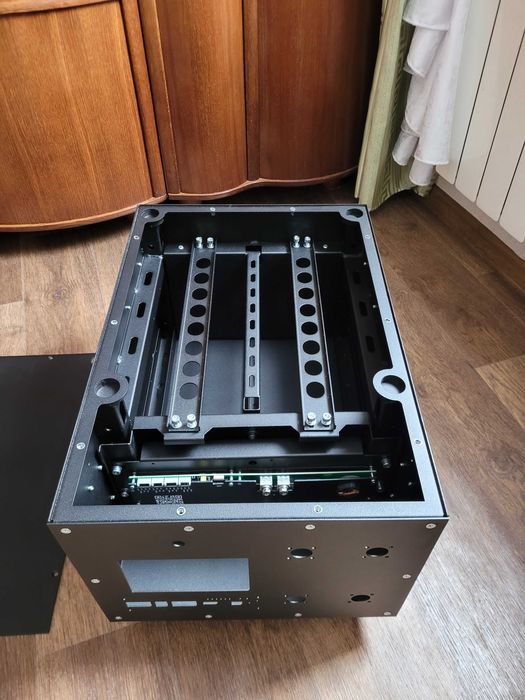 Новий EVE 105  Ящік на колесах для 16 комірок