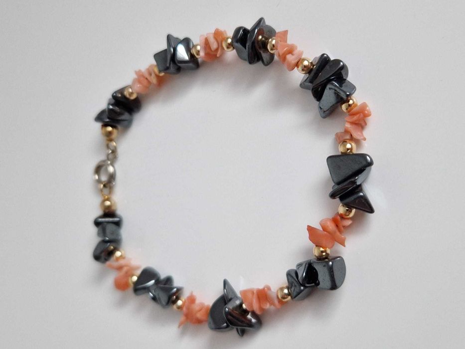 Bransoletka damska z hematytu i korala. Styl vintage