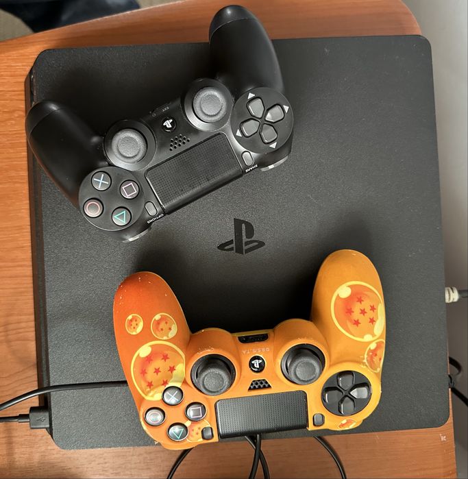 PS4 Completa 2 Comandos e God Of War