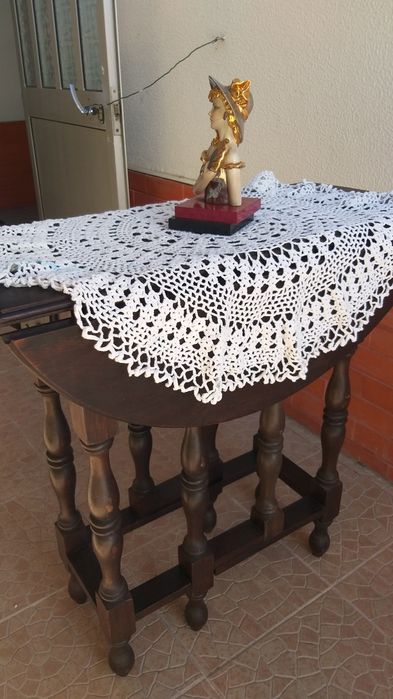 Mesa antiga desdobrável