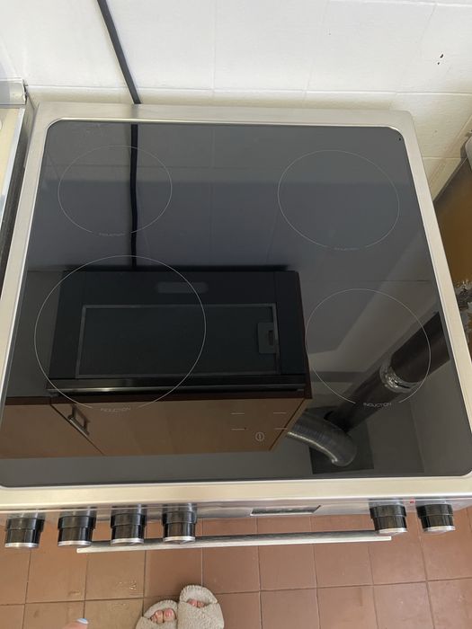 Placa de indução com forno elétrico