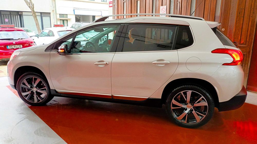 PEUGEOT 2008 1.2 PURETECG ALLURE