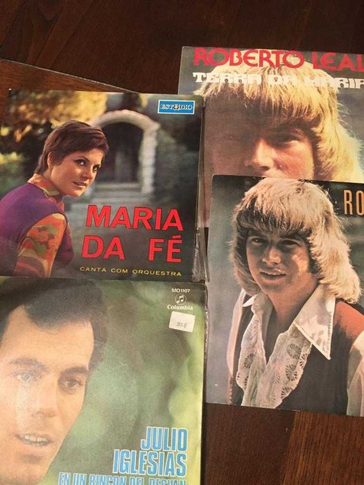 Discos Vinil (Amália RodrigUES, Roberto Carlos, Fados de coimbra..)