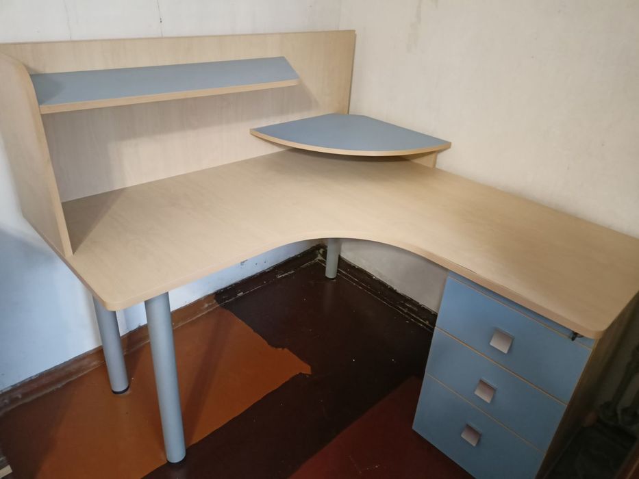 Продам офісний стіл