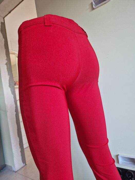 Spodnie czerwone dzwony