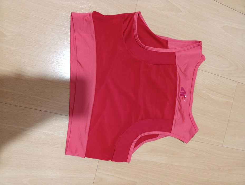 Czerwony top sportowy 4F