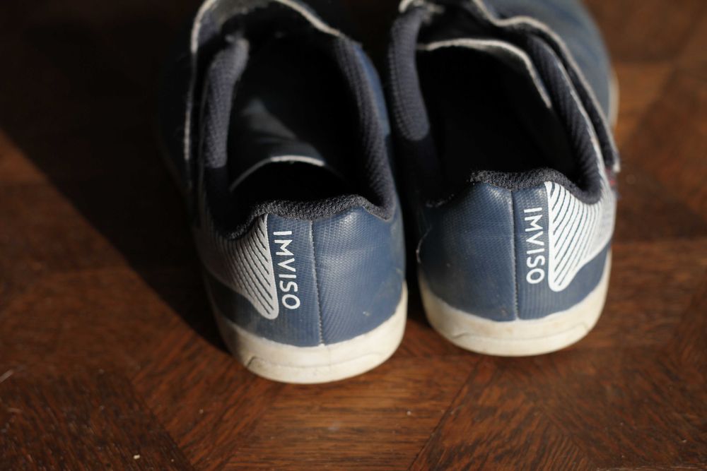 Lekkie piłkarskie granatowe buty Decathlon Imviso 30 dł. wkł. 19,5 cm