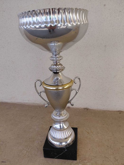 Taça Grande com 40 cm Altura