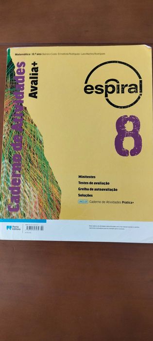 Livro de fichas de matemática do 8° ano.