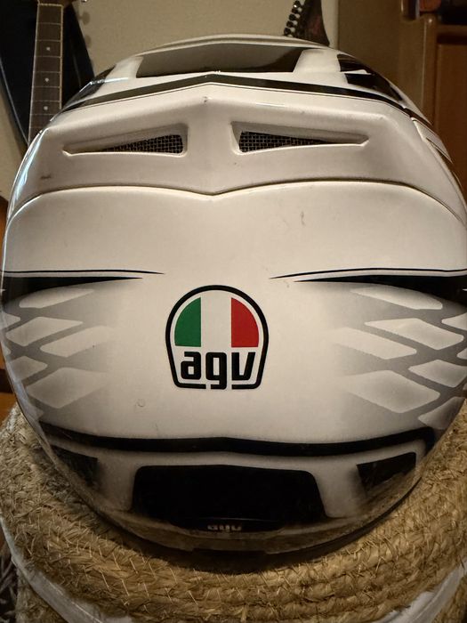 Capacete AGV   K.4 como novo 

(( posso mostrar em mãos  na zona de Vizela ))