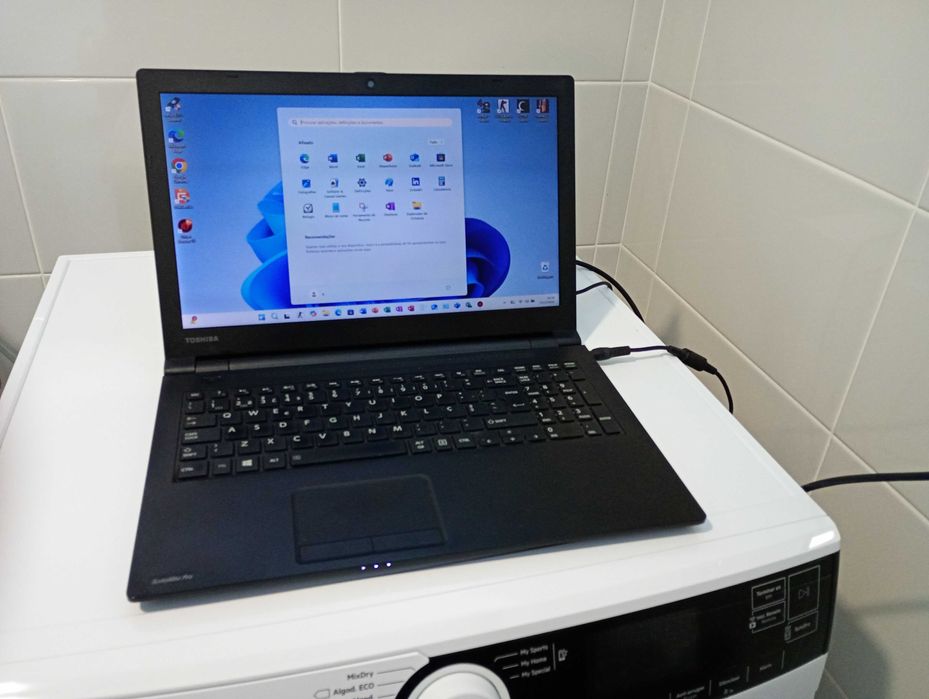 Vende-se computador Toshiba R 50 pc rápido e pronto a usar