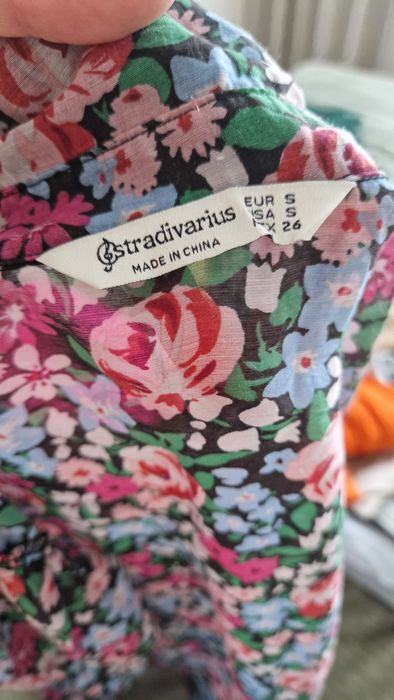 Lekka koszula z bufiastymi rękawami Stradivarius