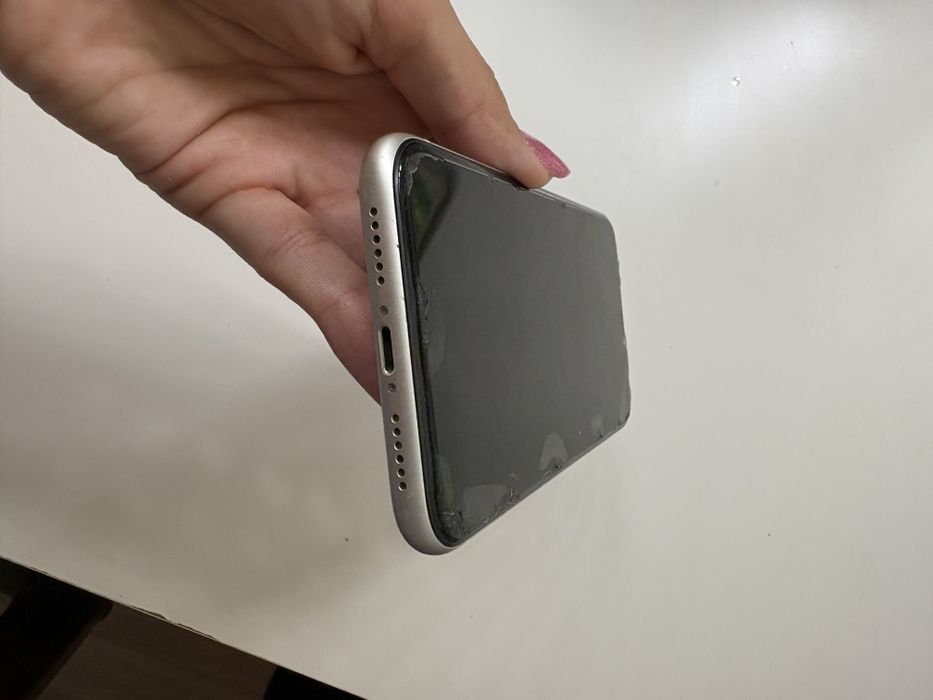 iPhone 11 64G excelente estado