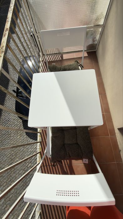 Vendo conjunto de mesa e 2 cadeiras area externa