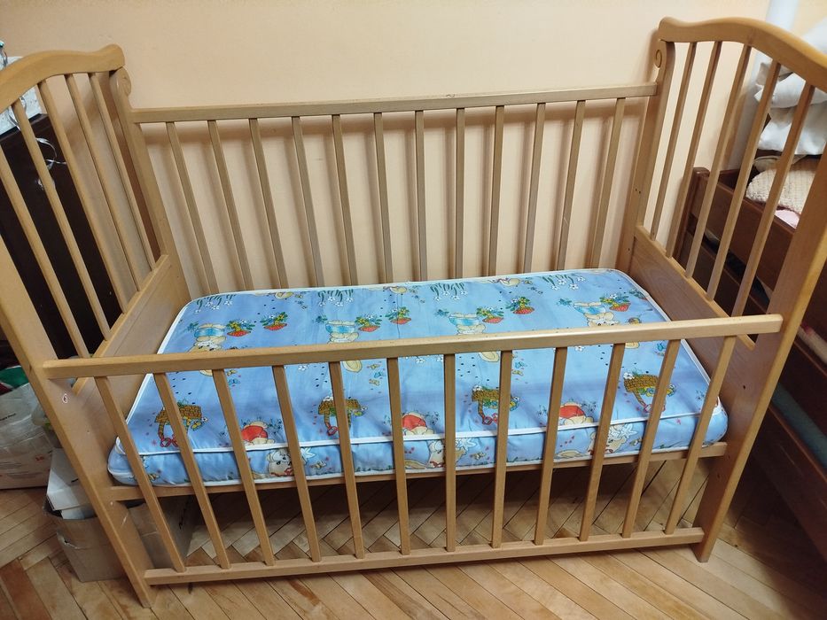 Дитяче ліжечко в гарному стані