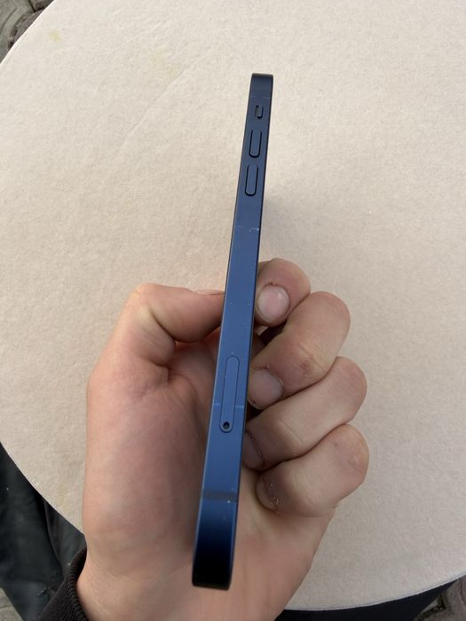 Телефон Iphone 12 64  все працює!