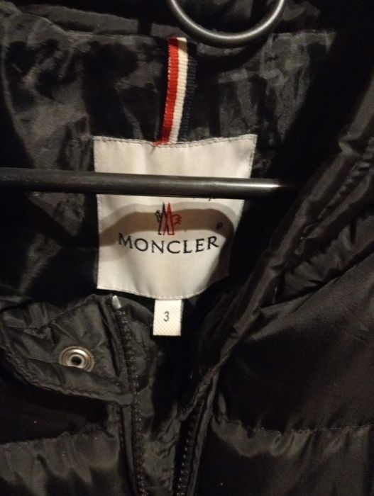 Куртка  фірми MONCLER.
