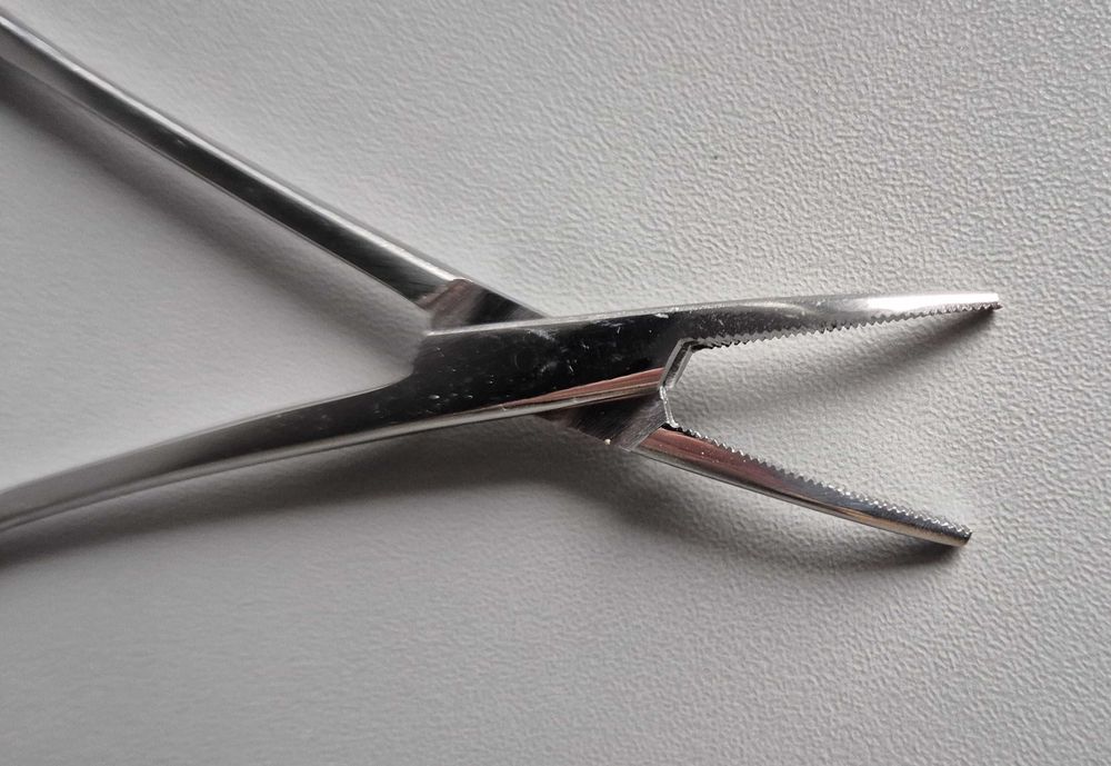 Zestaw 2 szczypiec do piercingu pielęgnacji zwierząt samoblokujące się