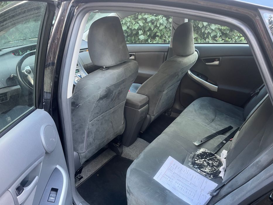 Sprzedam samochód osobowy marki toyota prius  30