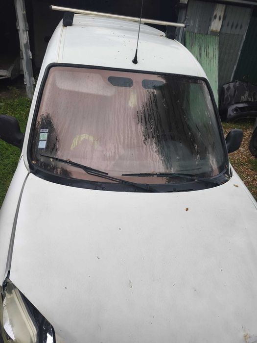 Carrinha sinistrada boa de motor