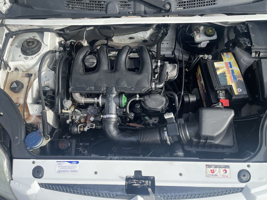 Carrinha muito boa com frio. Levou motor com cerca de 250000klm.