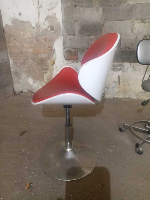 Робоче місце майстра манікюру- стіл , крісло майстра, крісло клієнта