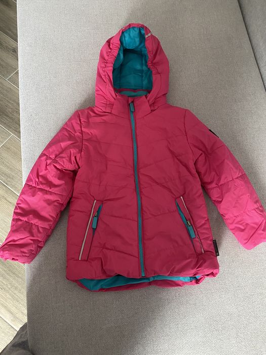 Куртка на дівчинку