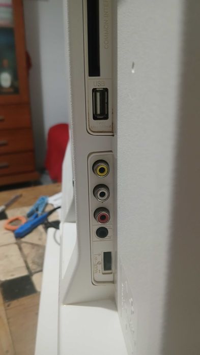 Tv kunft 21 polgadas com pouco uso