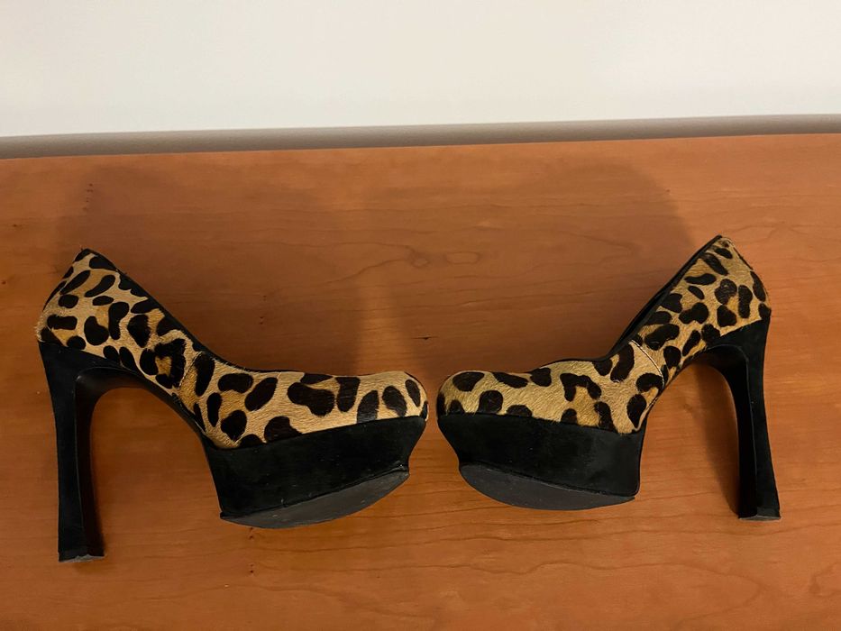 Guess: Sapatos Salto Alto (Tam 39)