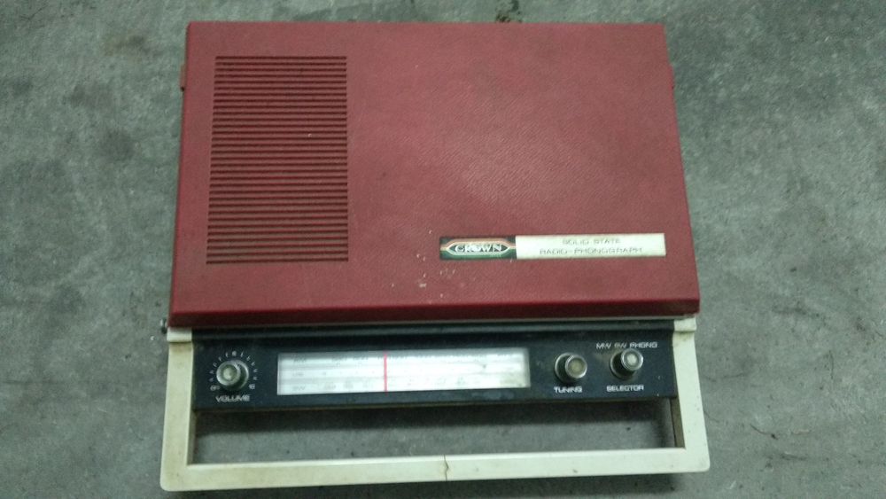 Giradiscos e radio vintage Crown meados anos 1960