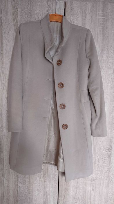 Płaszcz damski beżowy