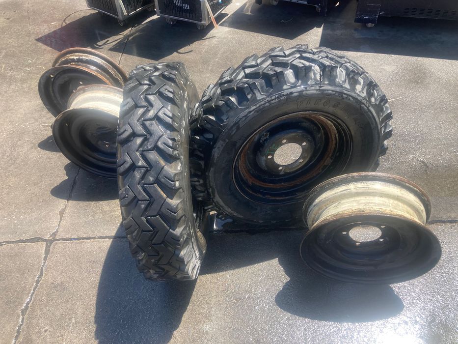 5 jantes de ferro e dois pneus de monte