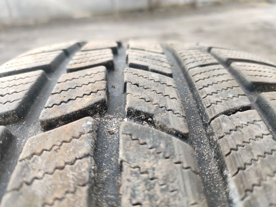 Шины 225/55r17     .