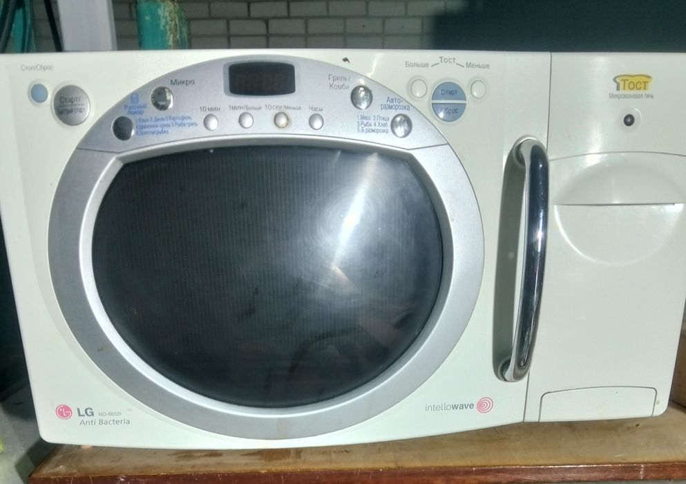 LG  Корея. мікрохвильова піч з тостером , грилем і електронним таймеро