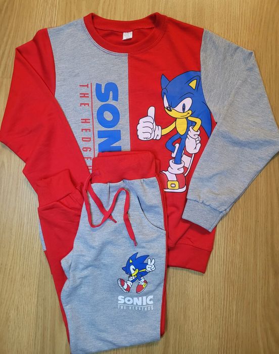 Varios conjuntos de fatos de treino