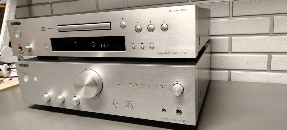 Odtwarzacz CD , Wzmacniacz ONKYO  a 9010. Optical