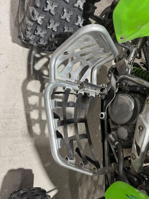 Moto 4 KFX 400 com muitos extras