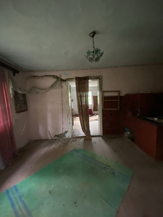 продам дачу з великою кількістю землі.