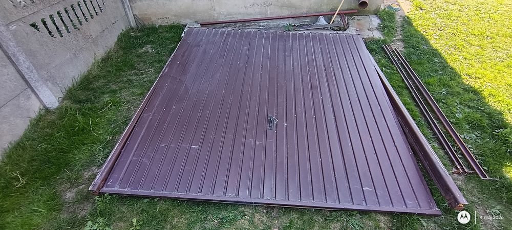 Brama garażowa 250/250cm z ościeżnicą otwierana do góry