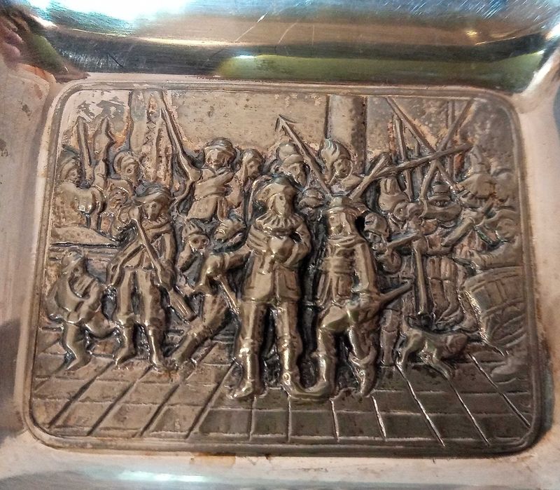 Пепельницы голландские /  барельеф Рембрандт "Ночной дозор" / серебрение