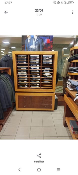 Móvel para Camisas ; Malhas .